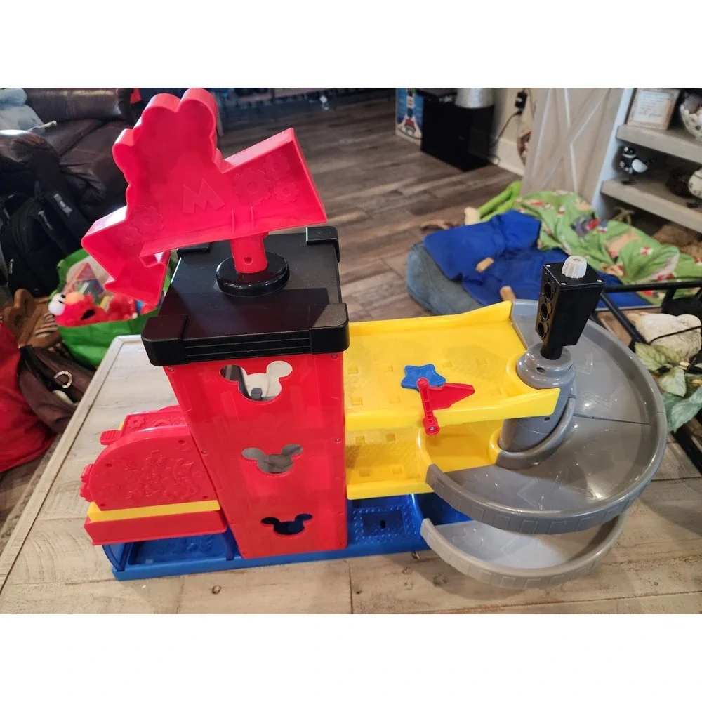 Mickey Mouse Ready to Race Garage Toy Car Race Disney